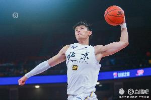 开云平台-一扫颓势！曾凡博14中11效率爆炸 5记三分砍30分助队扳平大比分