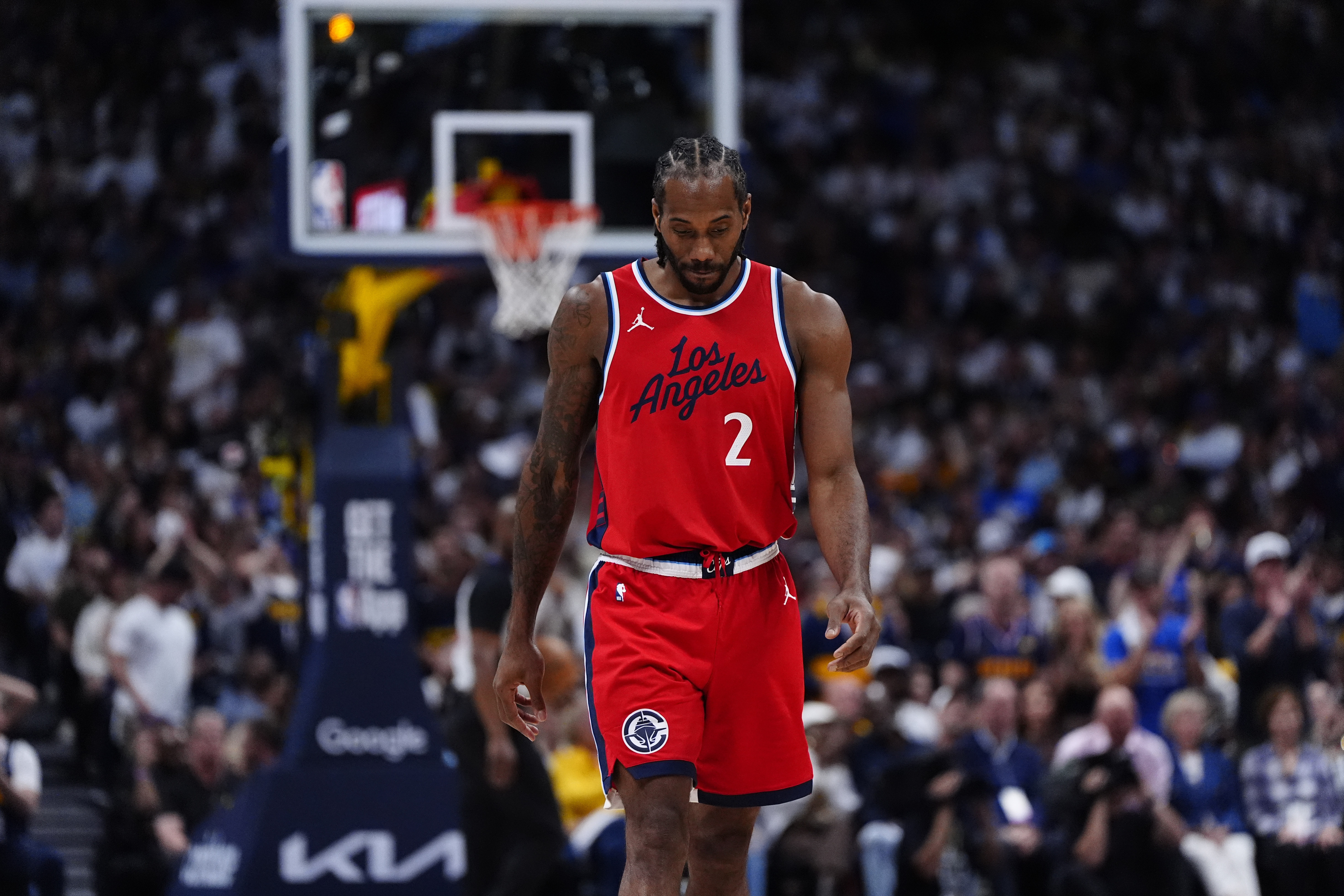 开云平台-NBA对快船处以重罚：百万罚款、选秀权作废及伦纳德合同取消？知名记者称目前尚不现实