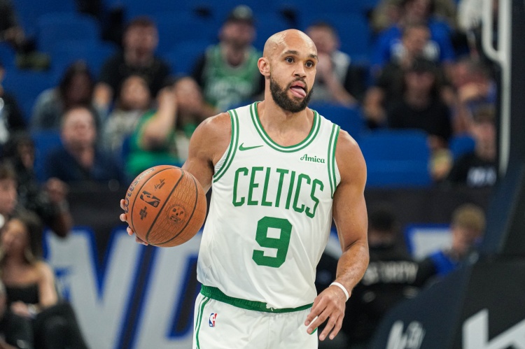 德里克·怀特赛季至今场均18.4分1.4断1.6帽 三项数据均生涯新高